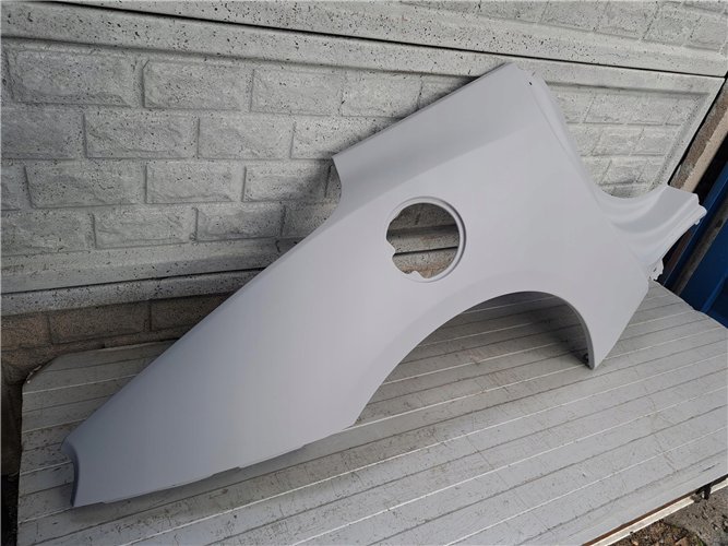 FERRARI PORTOFINO TYLNY BŁORNIK TYLNIA ĆWIARTKA NOWA ORGINALNA (17783623672)