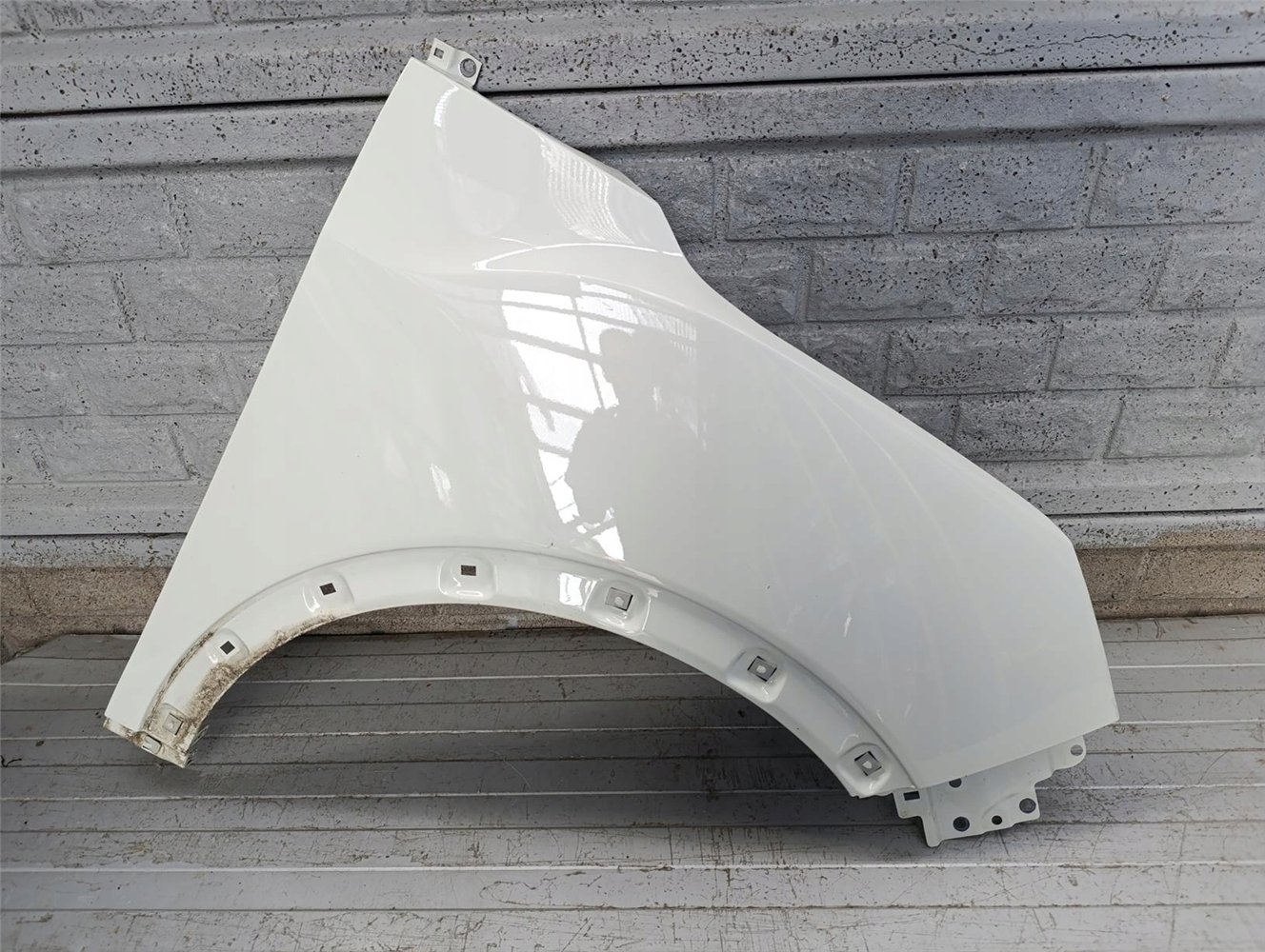 SSANGYONG TIVOLI LIFT 19- BŁOTNIK PRAWY PRZEDNI ORYGINAŁ (17787837945)