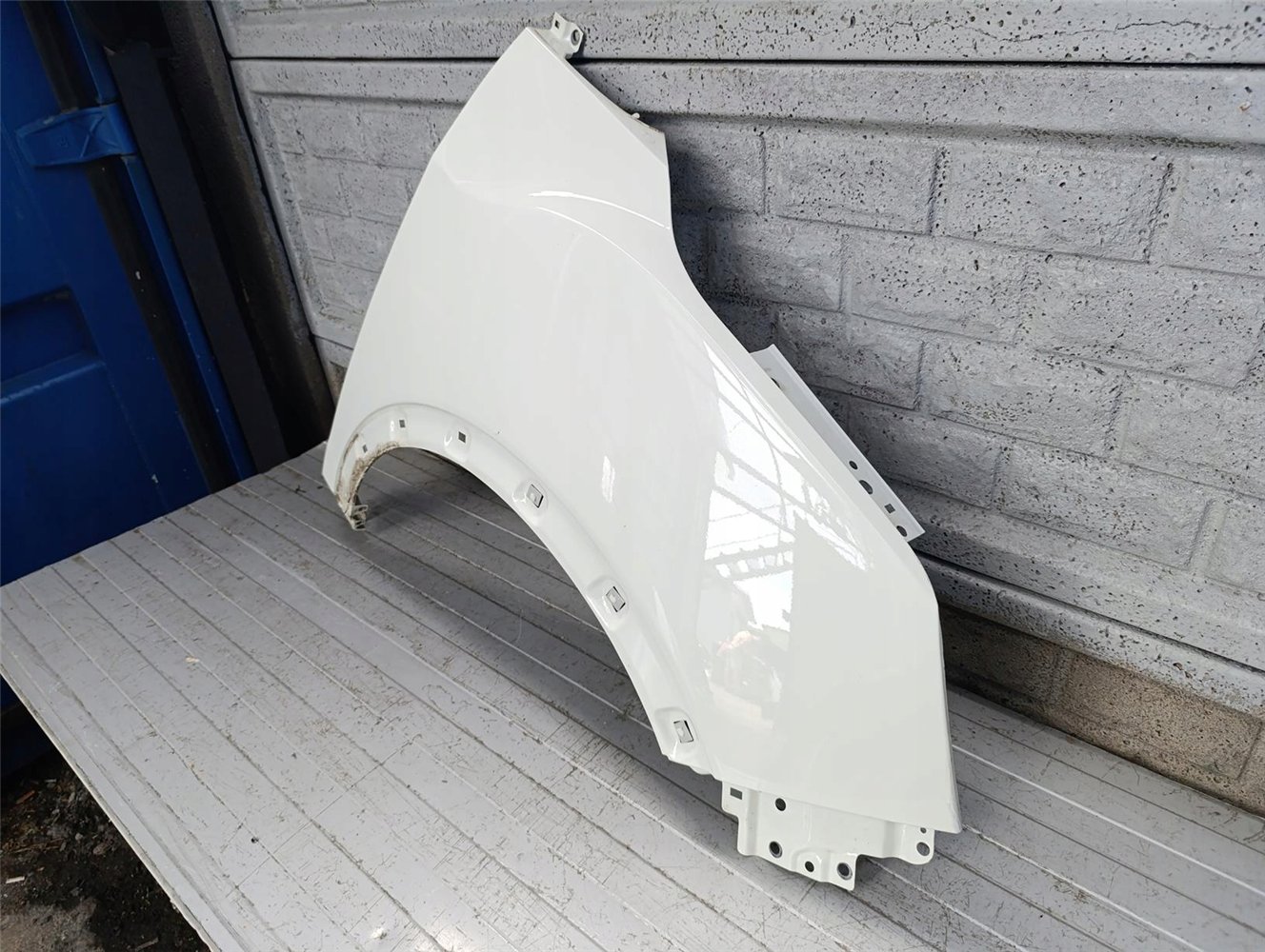 SSANGYONG TIVOLI LIFT 19- BŁOTNIK PRAWY PRZEDNI ORYGINAŁ (17787837945)