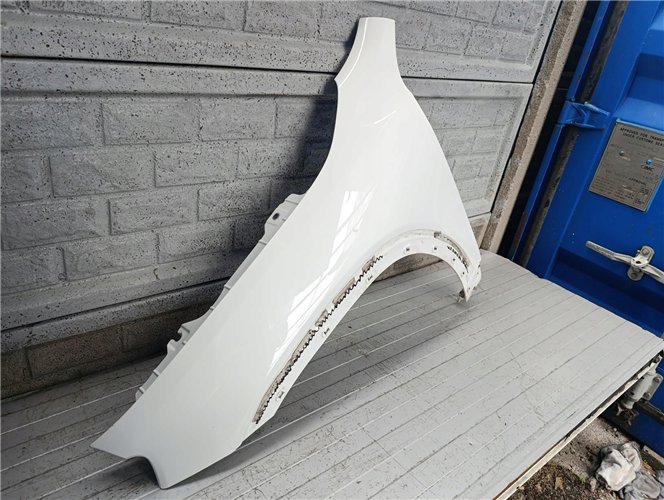 MERCEDES GLB 247 X247 BŁOTNIK LEWY PRZEDNI ORYGINAŁ (17787853776)