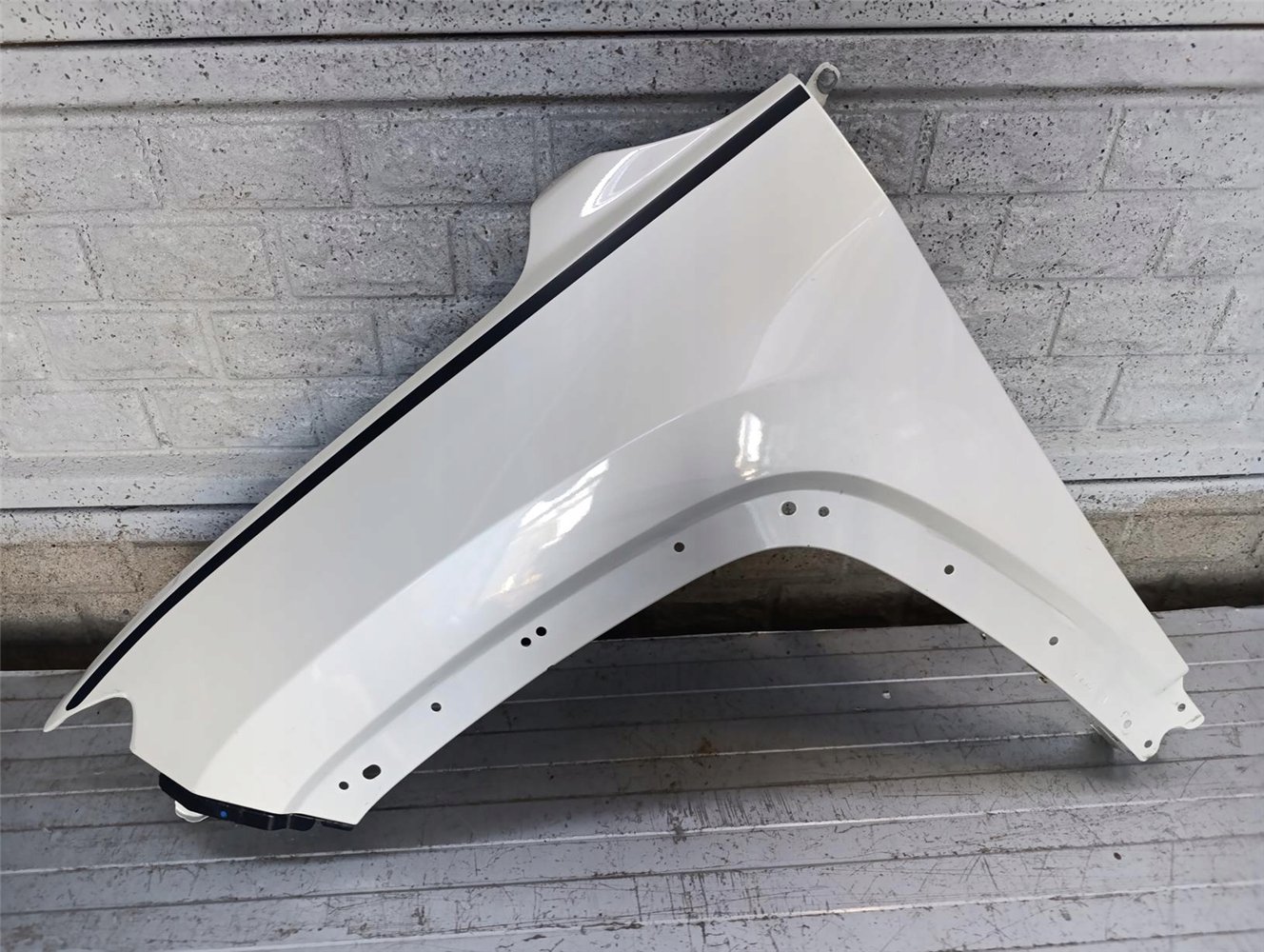 JEEP COMPASS 2017-2024 LIFT BŁOTNIK LEWY PRZÓD ORYGINAŁ (17790507898)