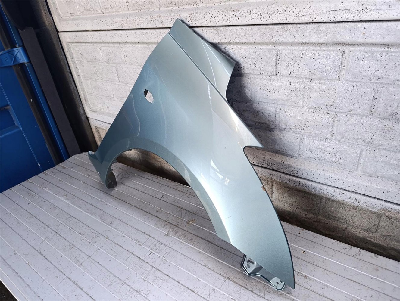 SUZUKI SWIFT Mk7 10-17 BŁOTNIK PRZEDNI PRAWY ORYGINAŁ (17790510972)