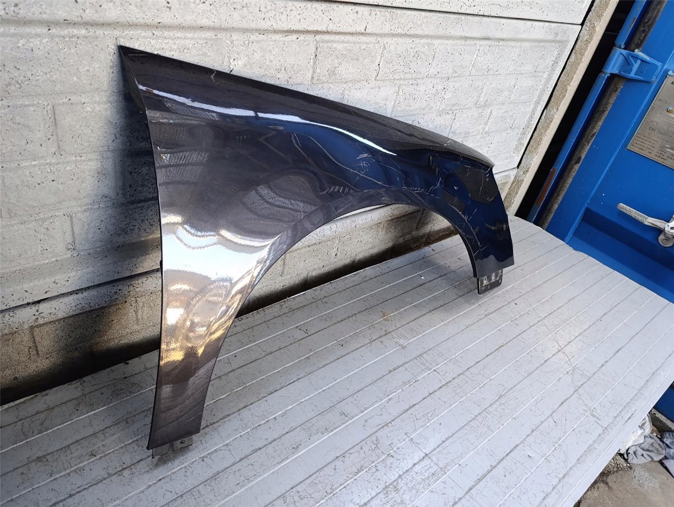 VW PASSAT B6 2005-2010 BŁOTNIK PRAWY PRZEDNI ORYGINAŁ (17790527307)