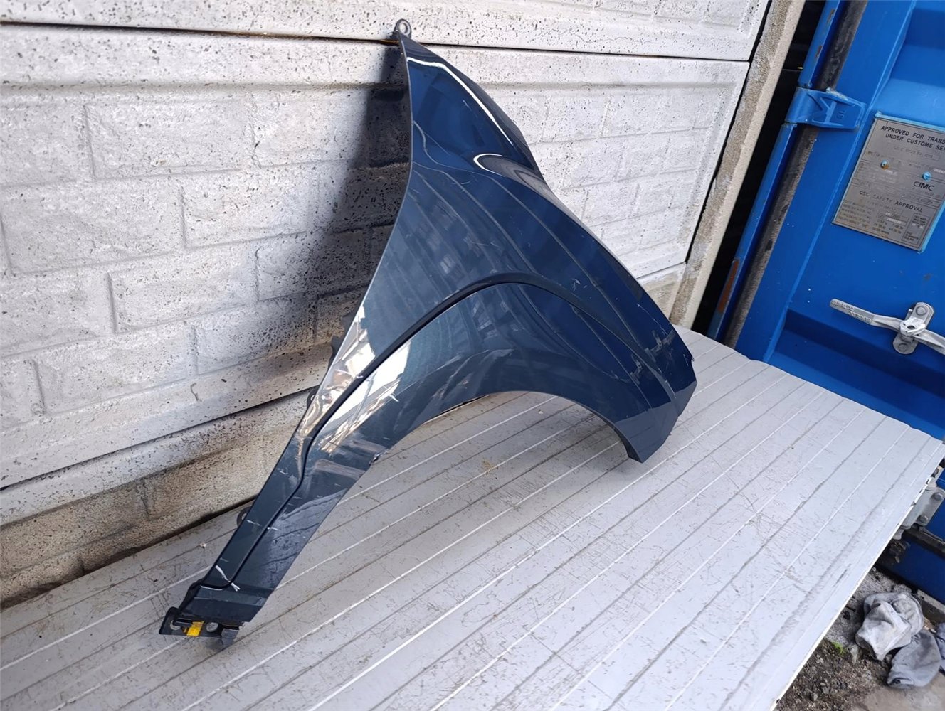 HYUNDAI KONA 2018-2024 BŁOTNIK PRAWY PRZEDNI ORYGINAŁ (17793777700)