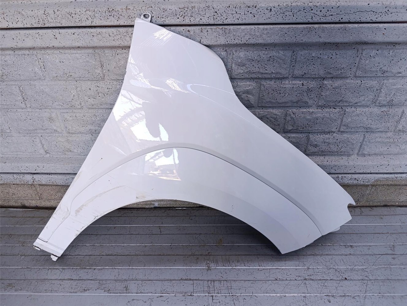 HYUNDAI KONA 2018-2024 BŁOTNIK PRAWY PRZEDNI ORYGINAŁ (17793783655)