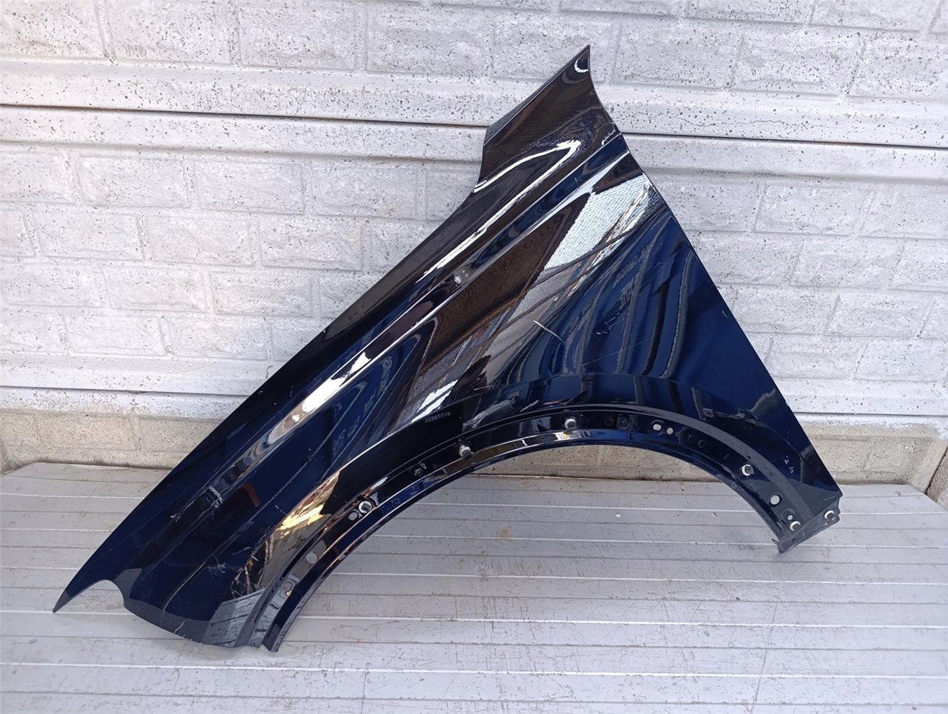 AUDI Q6 E-TRON BŁOTNIK PRZEDNI LEWY ORYGINAŁ (17793804164)