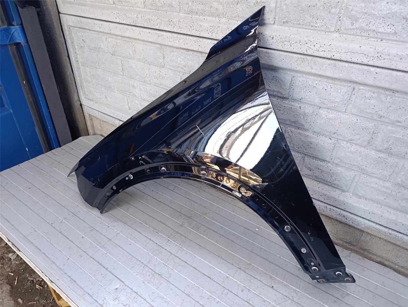 AUDI Q6 E-TRON BŁOTNIK PRZEDNI LEWY ORYGINAŁ (17793804164)