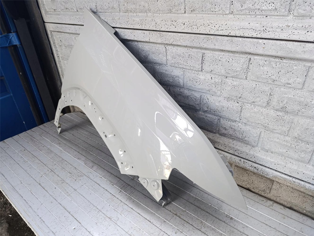 DACIA DUSTER III 3 2024- BŁOTNIK PRAWY PRZEDNI ORYGINAŁ (17796647534)