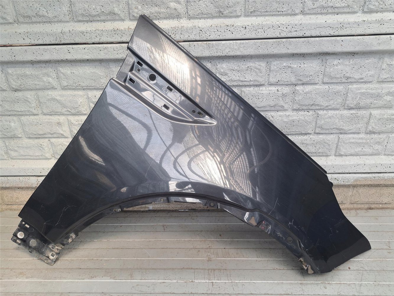 LAND ROVER DISCOVERY 5 17-22 BŁOTNIK PRZEDNI PRAWY ORYGINAŁ (17810817958)