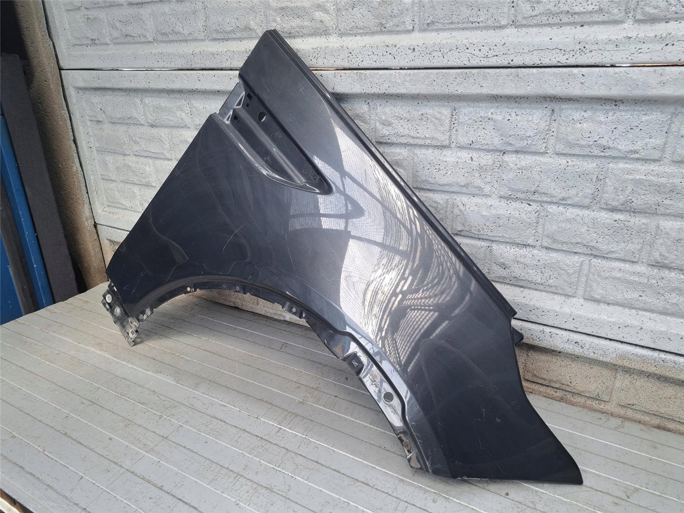 LAND ROVER DISCOVERY 5 17-22 BŁOTNIK PRZEDNI PRAWY ORYGINAŁ (17810817958)