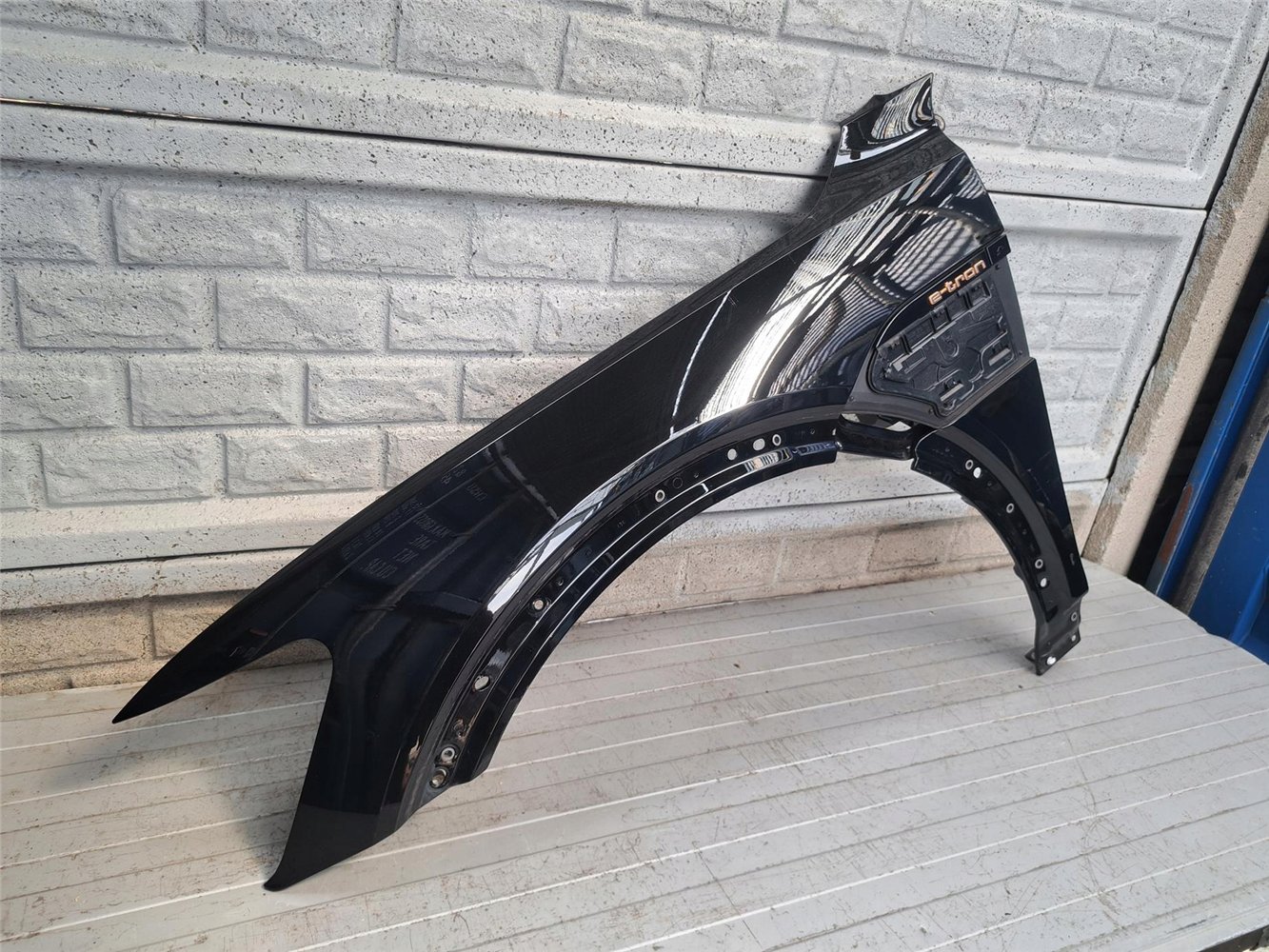 AUDI E-TRON ETRON 2019-2023 BŁOTNIK LEWY PRZEDNI ORYGINAŁ (17810821340)