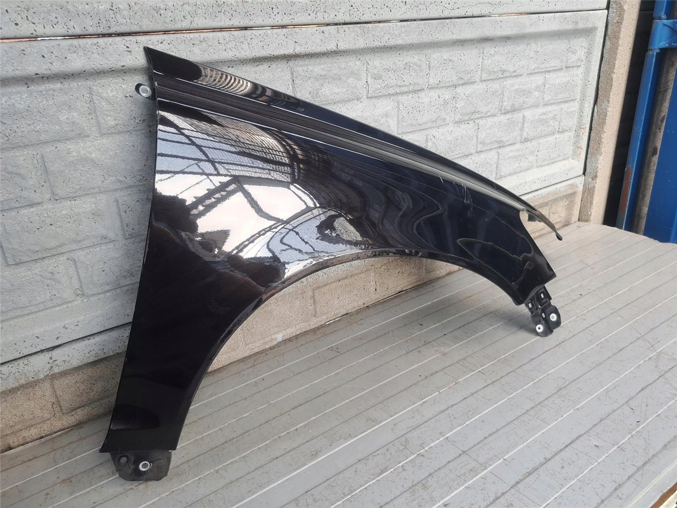 VOLVO C70 LIFT 2009-2013 BŁOTNIK PRAWY PRZEDNI ORYGINAŁ (17810838720)
