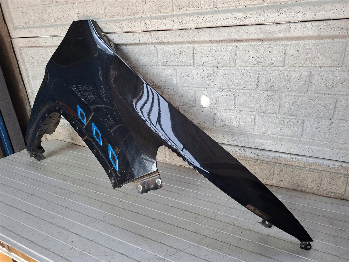 JEEP CHEROKEE 2014-2019 BŁOTNIK PRAWY PRZEDNI ORYGINAŁ (17810857439)