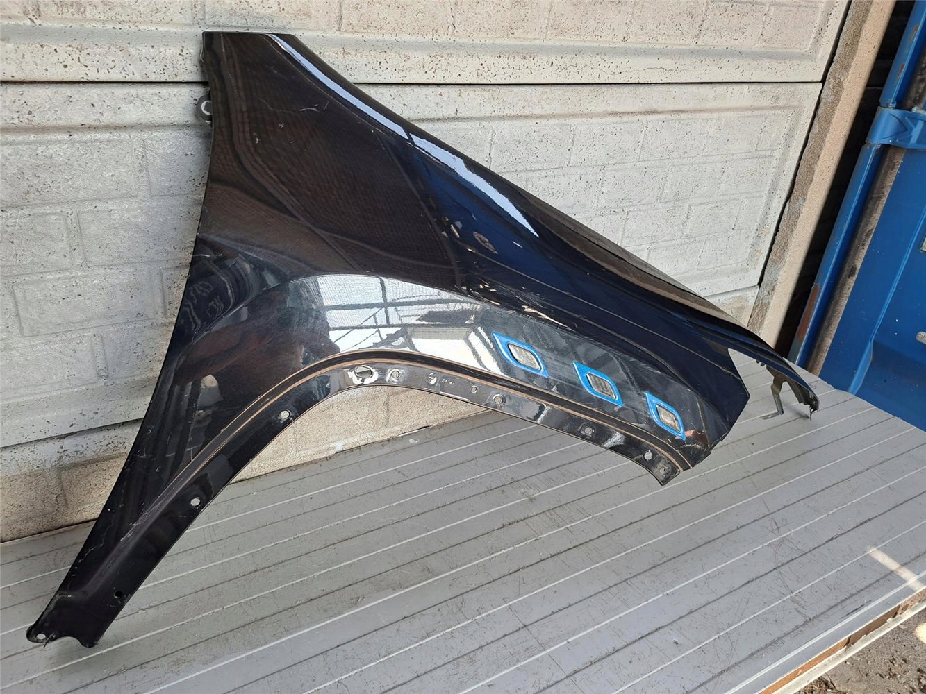 JEEP CHEROKEE 2014-2019 BŁOTNIK PRAWY PRZEDNI ORYGINAŁ (17810857439)