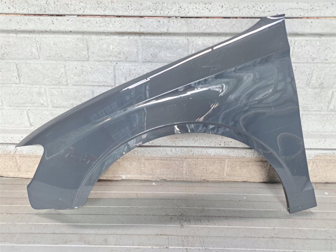 AUDI A3 SEDAN CABRIO 8V5 BŁOTNIK PRZEDNI LEWY ORYGINAŁ (17810867561)