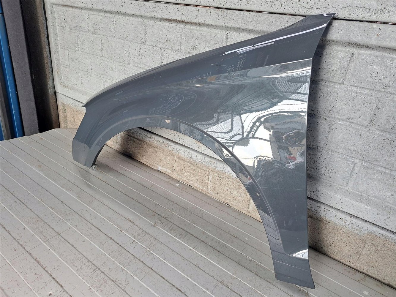 AUDI A3 SEDAN CABRIO 8V5 BŁOTNIK PRZEDNI LEWY ORYGINAŁ (17810867561)