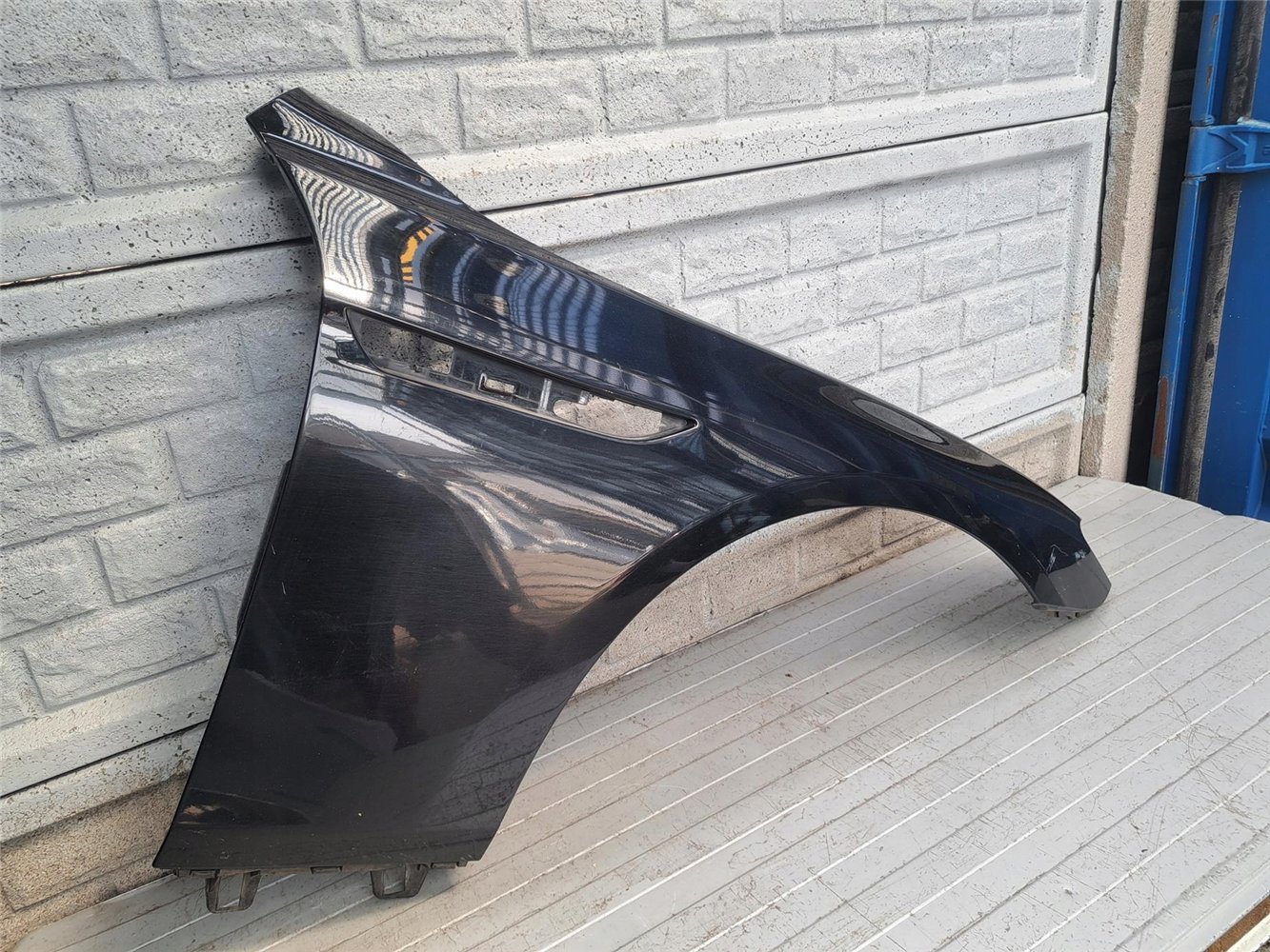 BMW 6 F12 F13 BŁOTNIK PRAWA PRZÓD ORYGINAŁ (17810876570)