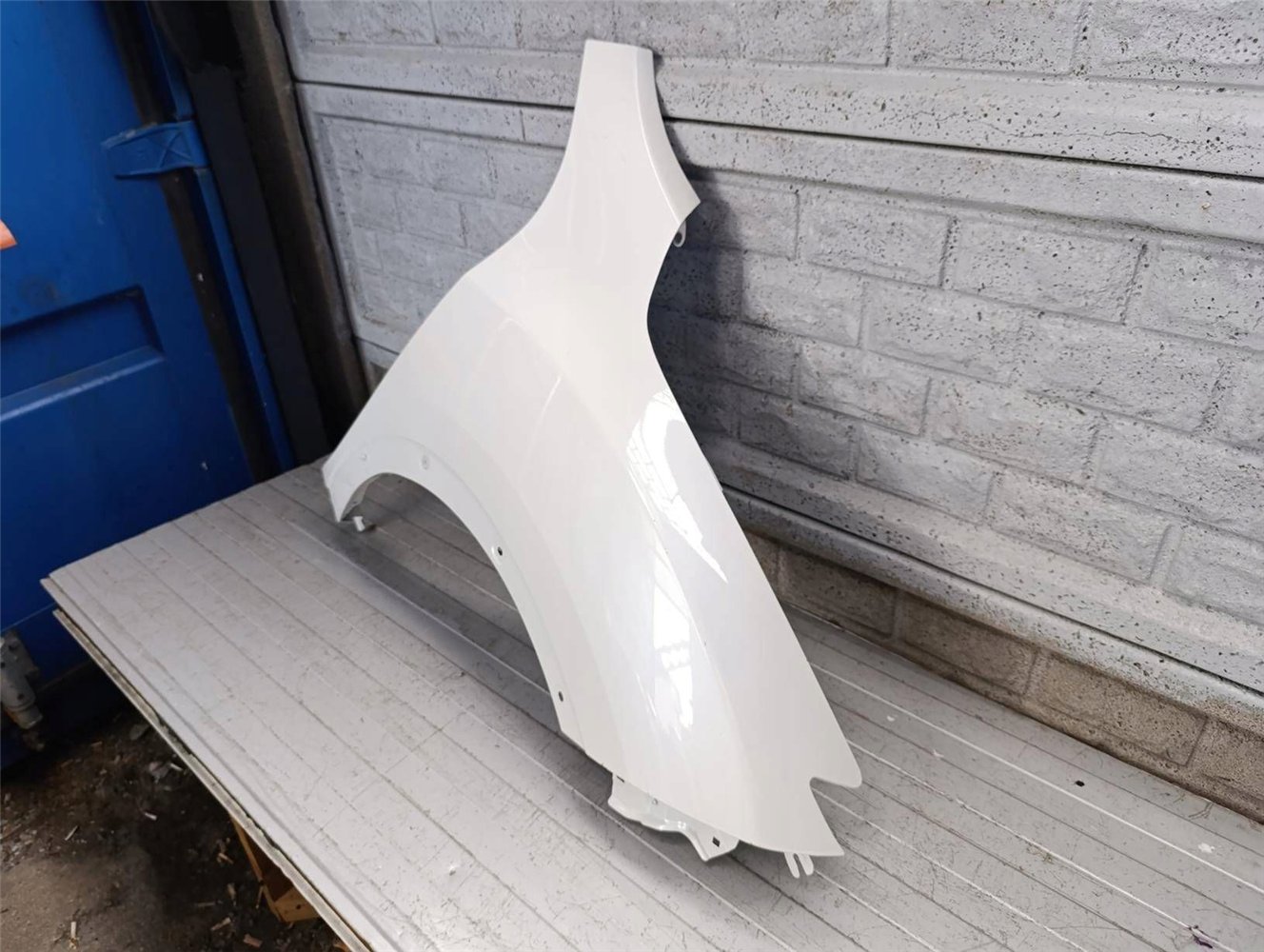 NISSAN JUKE 14-19 LIFT BŁOTNIK PRAWY PRZEDNI ORYGINAŁ (17811801756)