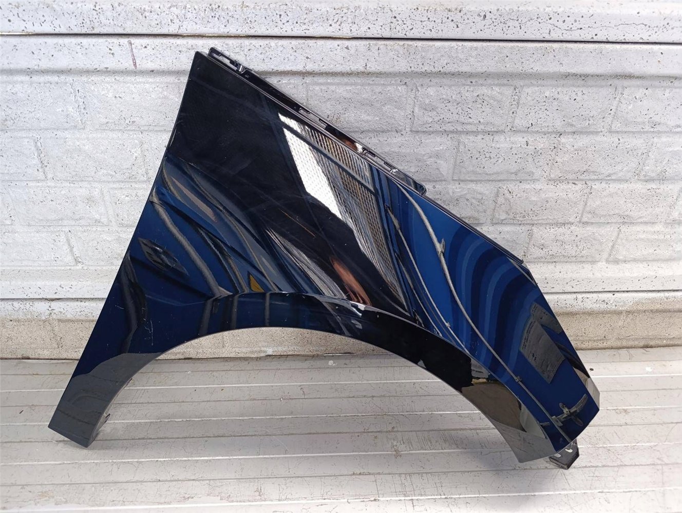 BMW I3 I 3 i3 BŁOTNIK PRZEDNI PRAWY ORYGINAŁ (17811812536)