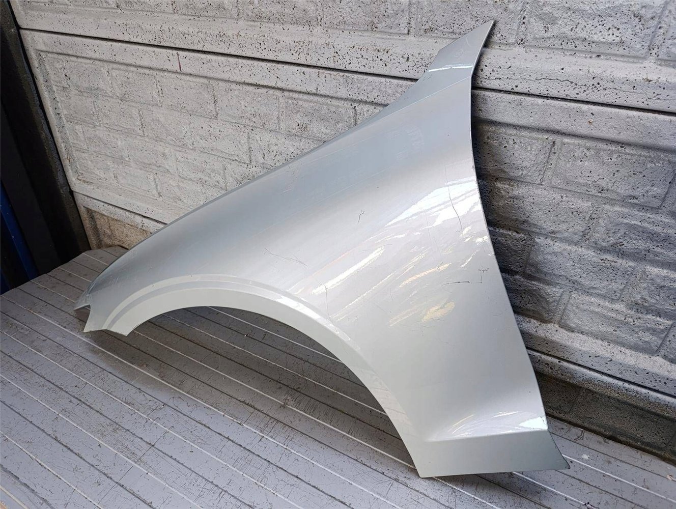 VOLVO V60 S60 2018-2024 BŁOTNIK LEWY PRZEDNI ORYGINAŁ (17813948645)