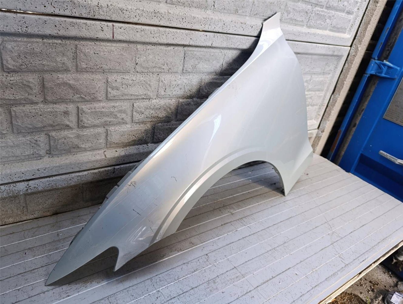 VOLVO V60 S60 2018-2024 BŁOTNIK LEWY PRZEDNI ORYGINAŁ (17813948645)