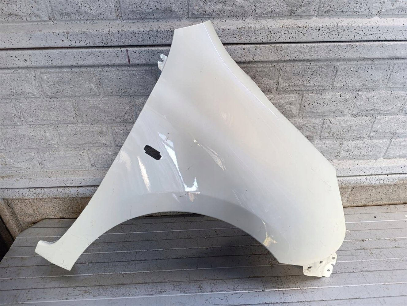 NISSAN MICRA K13 LIFT 13-18 BŁOTNIK PRZEDNI PRAWY ORYGINAŁ (17813989525)