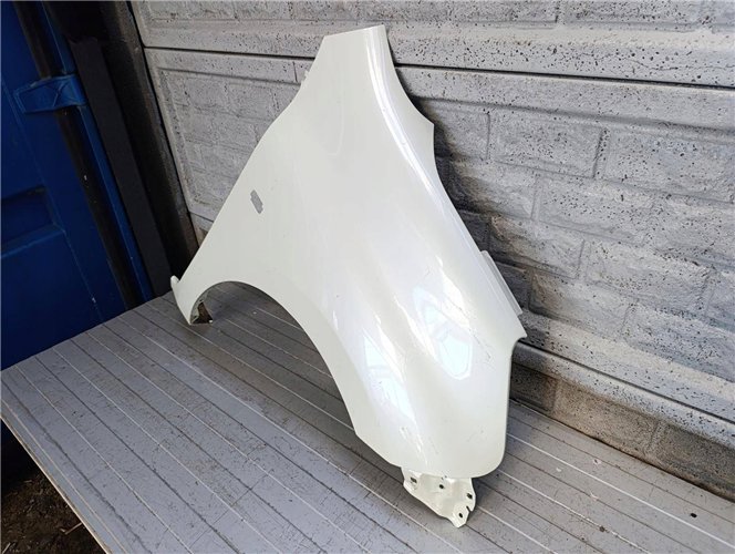 NISSAN MICRA K13 LIFT 13-18 BŁOTNIK PRZEDNI PRAWY ORYGINAŁ (17813989525)