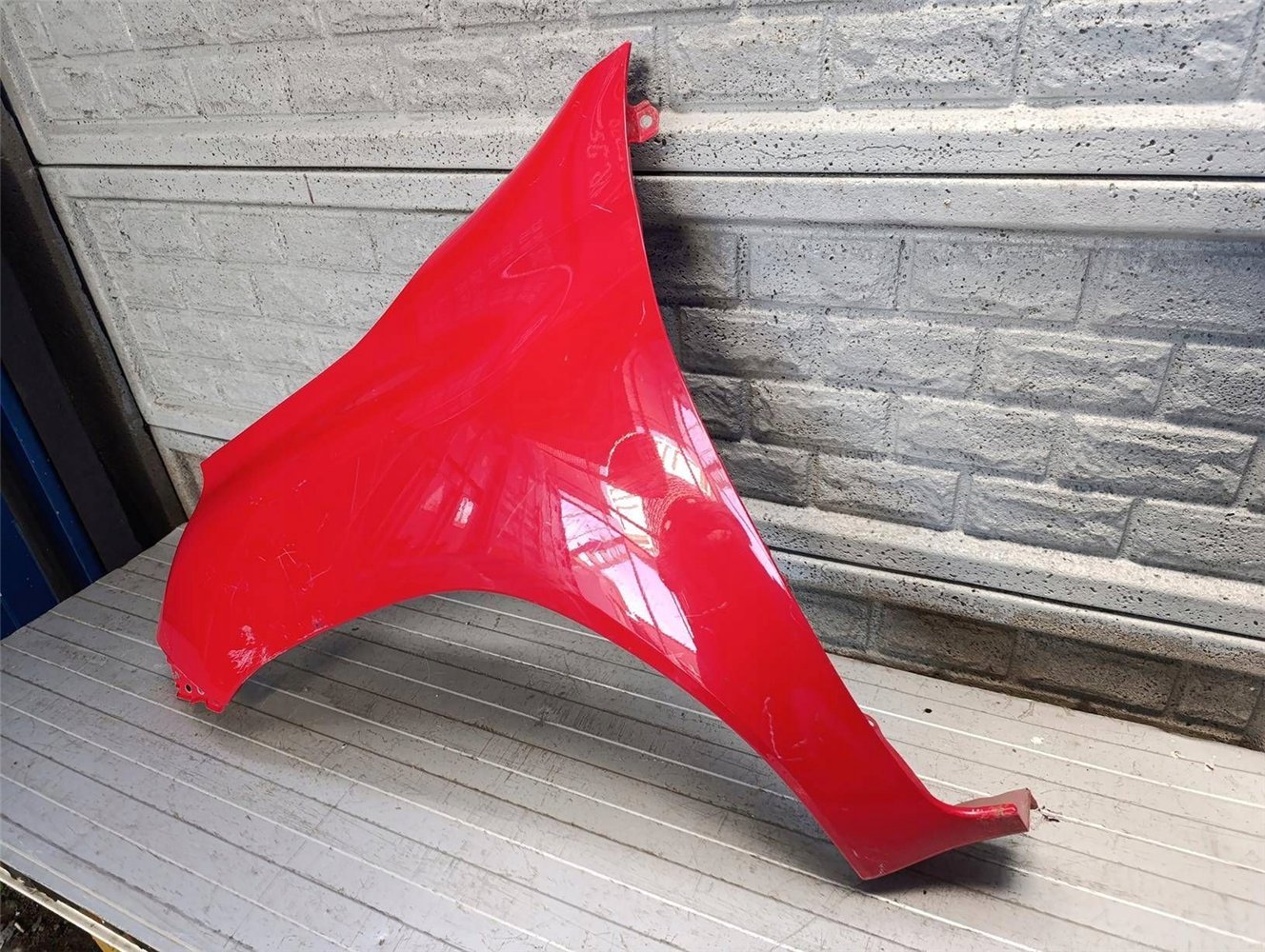 TOYOTA HILUX 15- BŁOTNIK PRZEDNI LEWY ORYGINAŁ (17814020128)