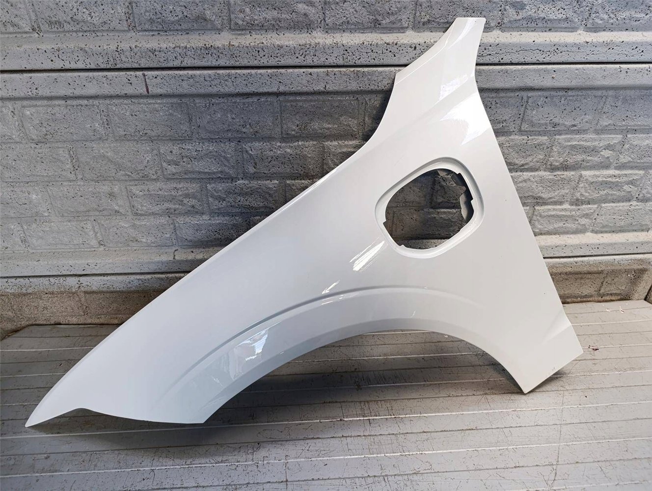 VOLVO XC 60 XC60 HYBRID ELECTRIC 17- BŁOTNIK LEWY ORYGINAŁ (17814027364)