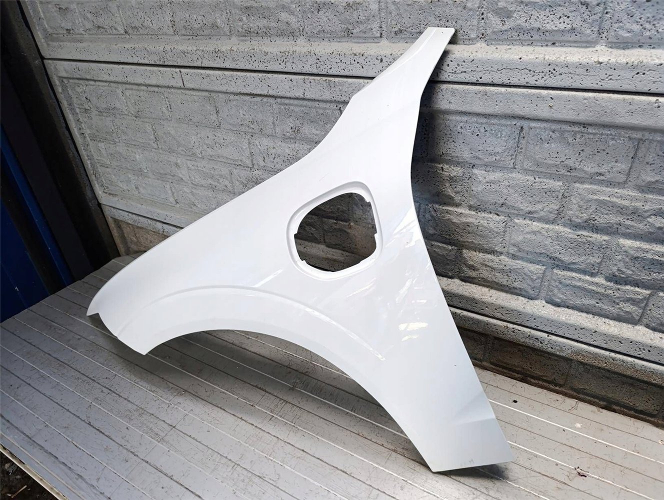 VOLVO XC 60 XC60 HYBRID ELECTRIC 17- BŁOTNIK LEWY ORYGINAŁ (17814027364)