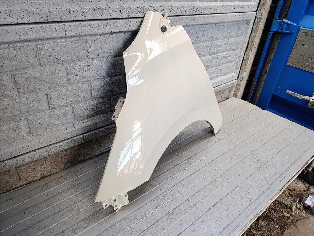 NISSAN MICRA K14 2017 - 2024 BŁOTNIK LEWY PRZEDNI ORYGINAŁ (17814032525)