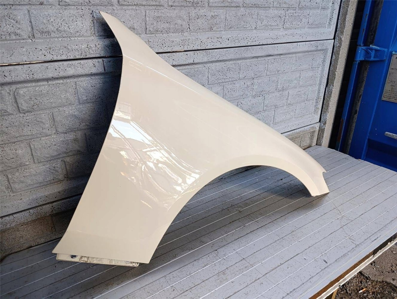 MERCEDES E-KLASA W213 W 213 16-23 BŁOTNIK PRAWY ORYGINAŁ (17814135763)