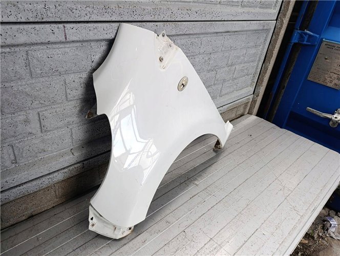 CITROEN C1 PEUGEOT 107 05-15 BŁOTNIK PRZEDNI LEWY ORYGINAŁ (17817066401)