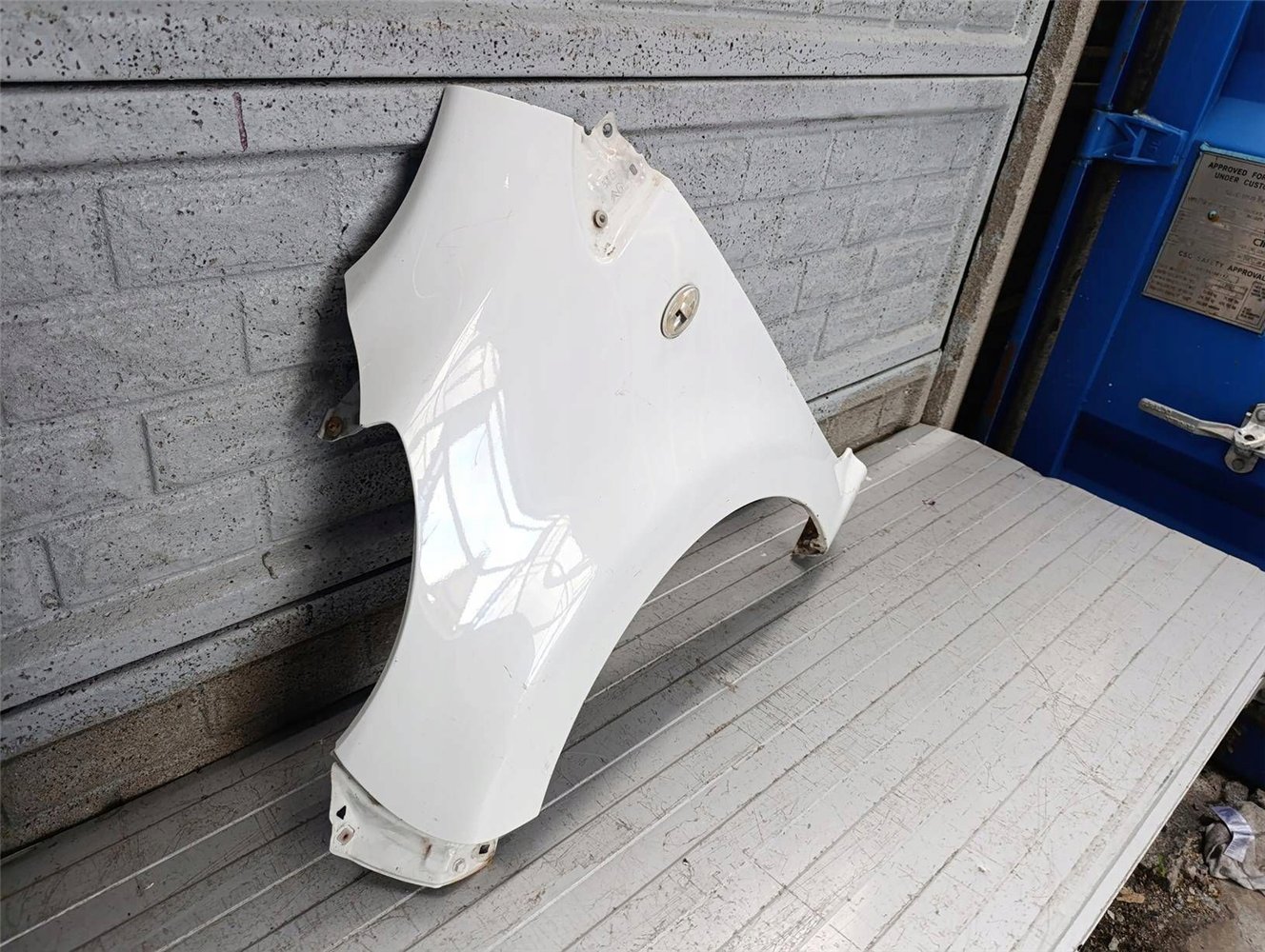 CITROEN C1 PEUGEOT 107 05-15 BŁOTNIK PRZEDNI LEWY ORYGINAŁ (17817066401)