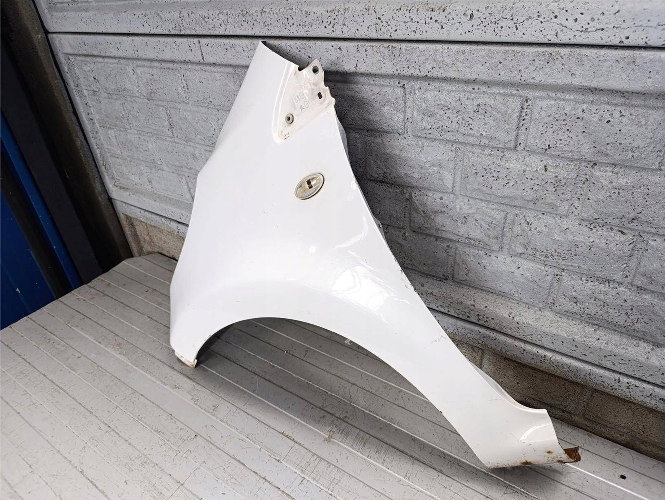 CITROEN C1 PEUGEOT 107 05-15 BŁOTNIK PRZEDNI LEWY ORYGINAŁ (17817066401)