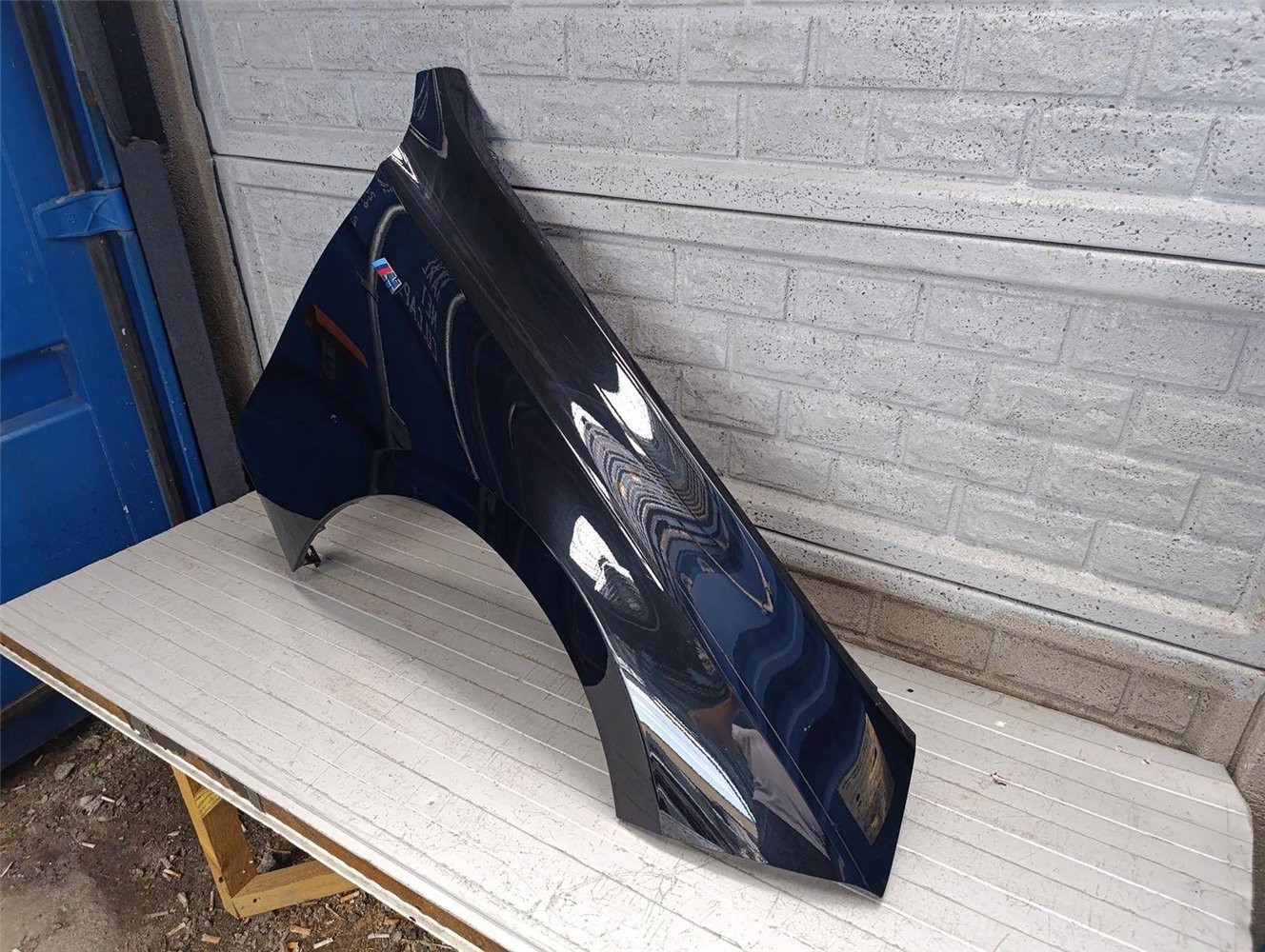 BMW 7 G70 2022- BŁOTNIK PRZEDNI PRAWY ORYGINAŁ (17817084518)