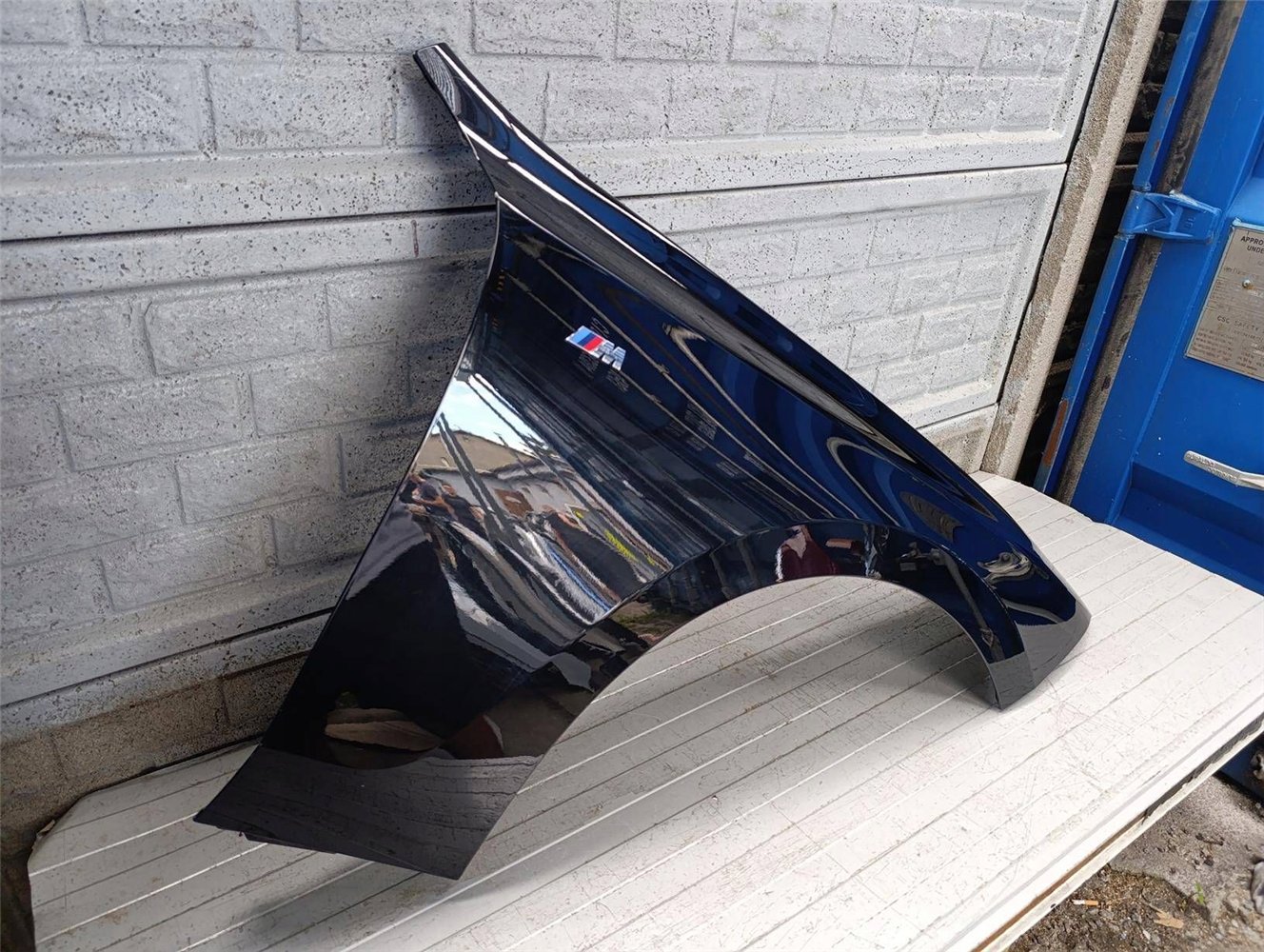 BMW 7 G70 2022- BŁOTNIK PRZEDNI PRAWY ORYGINAŁ (17817084518)