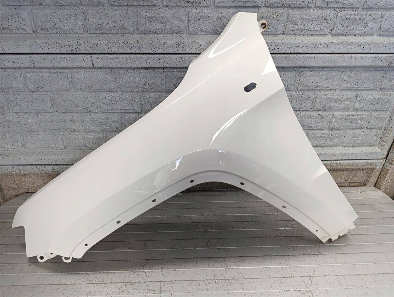 JEEP GRAND CHEROKEE WK2 BŁOTNIK LEWY ORYGINAŁ (17817143889)