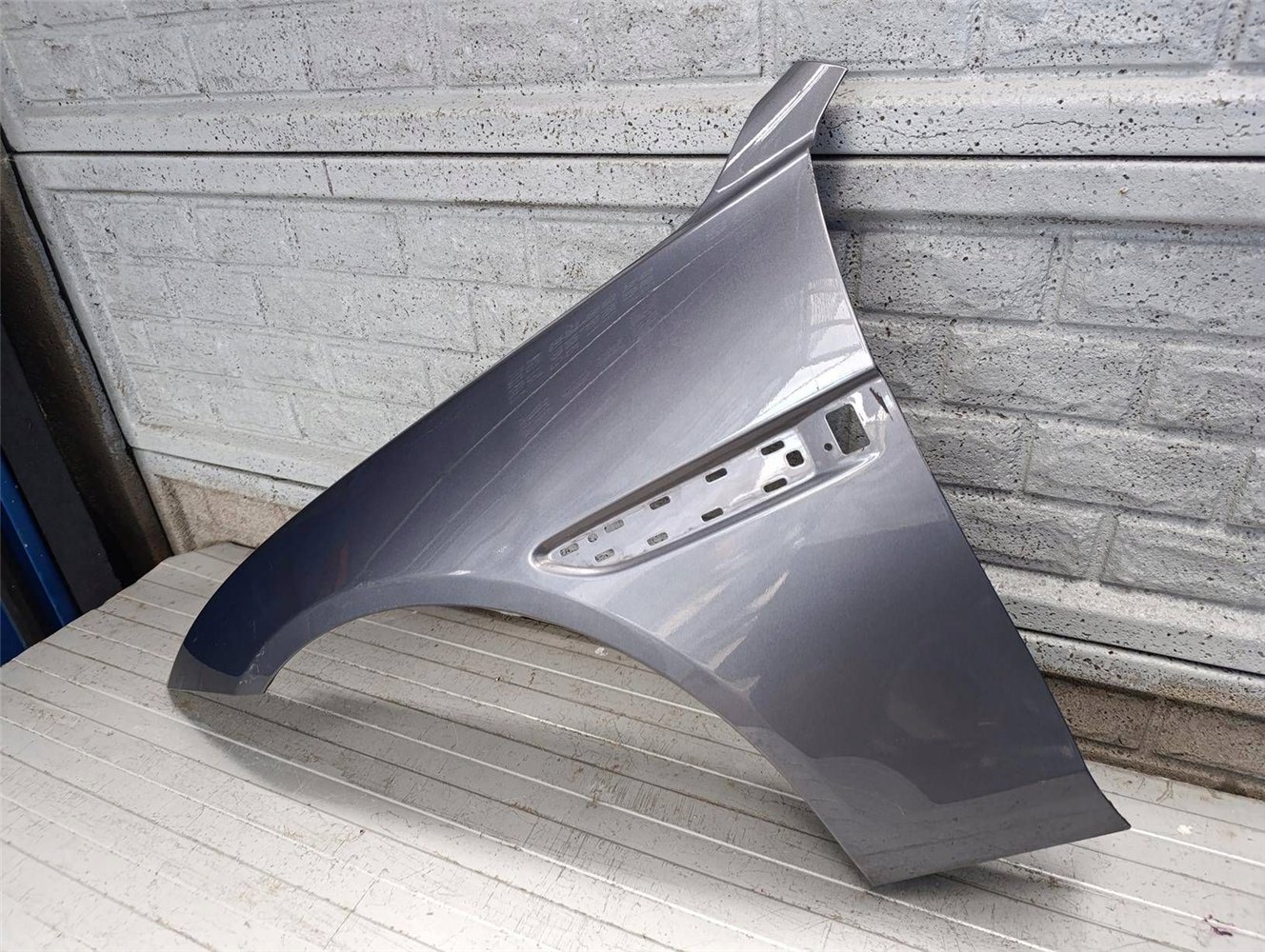 JAGUAR XE BŁOTNIK PRZÓD LEWY ORYGINAŁ (17817148726)