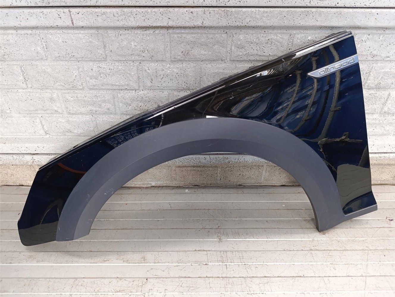 AUDI A4 ALLROAD B9 BŁOTNIK LEWY ORYGINAŁ (17817170589)