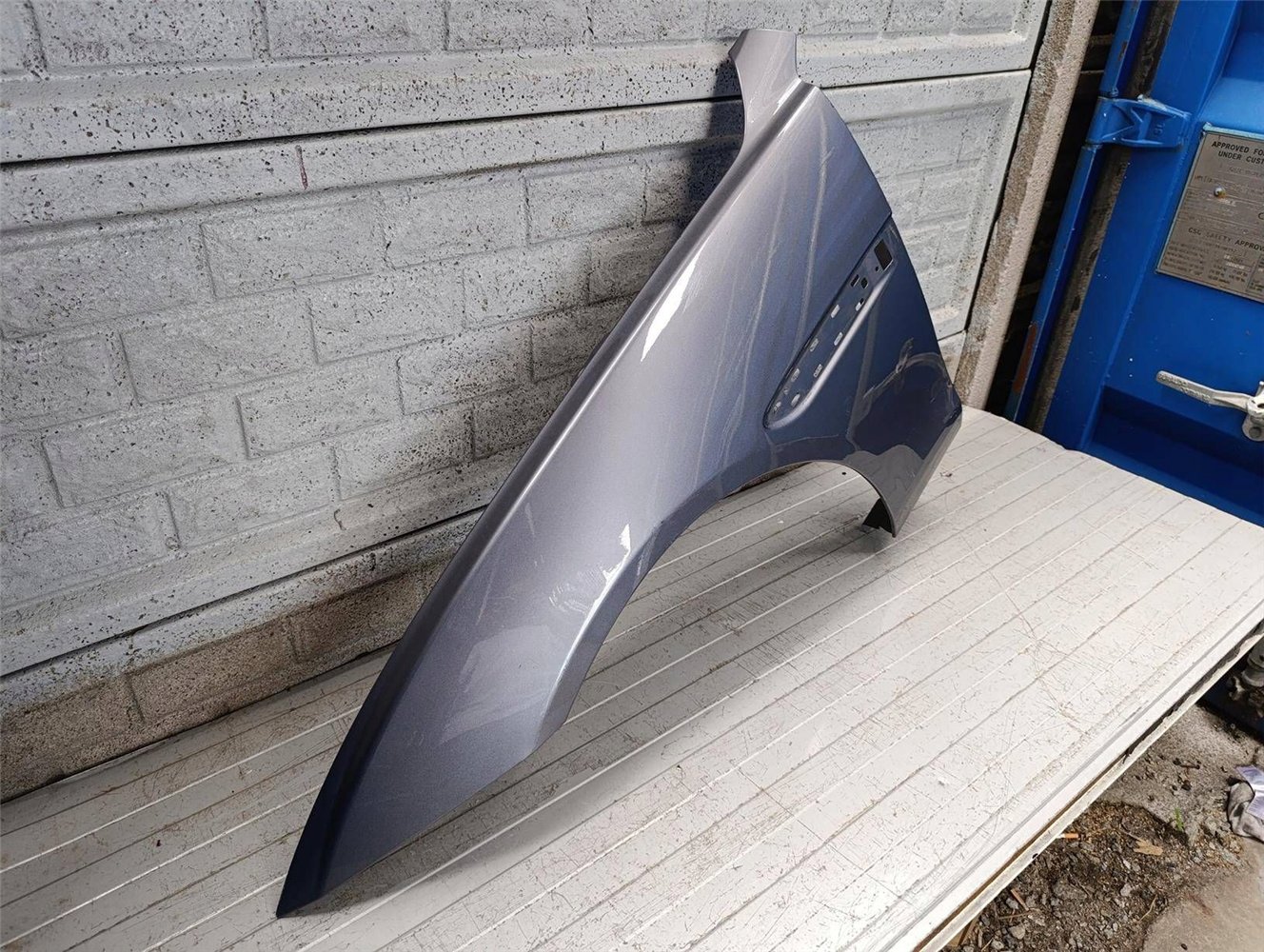 JAGUAR XE BŁOTNIK PRZÓD LEWY ORYGINAŁ (17817171280)