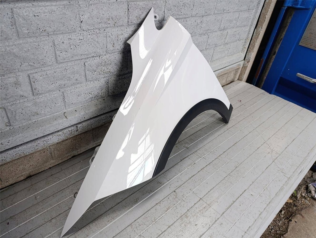 SEAT ARONA BŁOTNIK PRZEDNI LEWY ORYGINAŁ (17817173200)