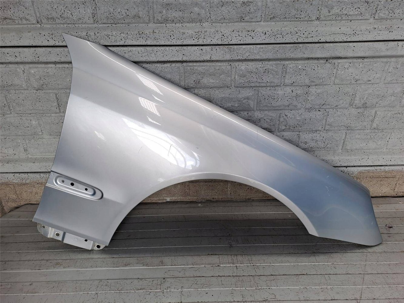 MERCEDES CLK W209 W 209 BŁOTNIK PRZEDNI PRAWY ORYGINAŁ (17817555948)