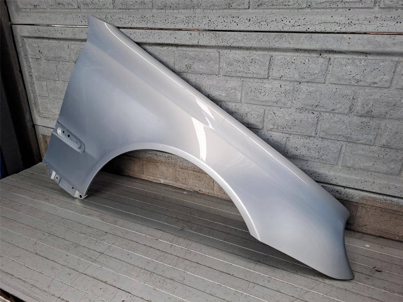 MERCEDES CLK W209 W 209 BŁOTNIK PRZEDNI PRAWY ORYGINAŁ (17817555948)