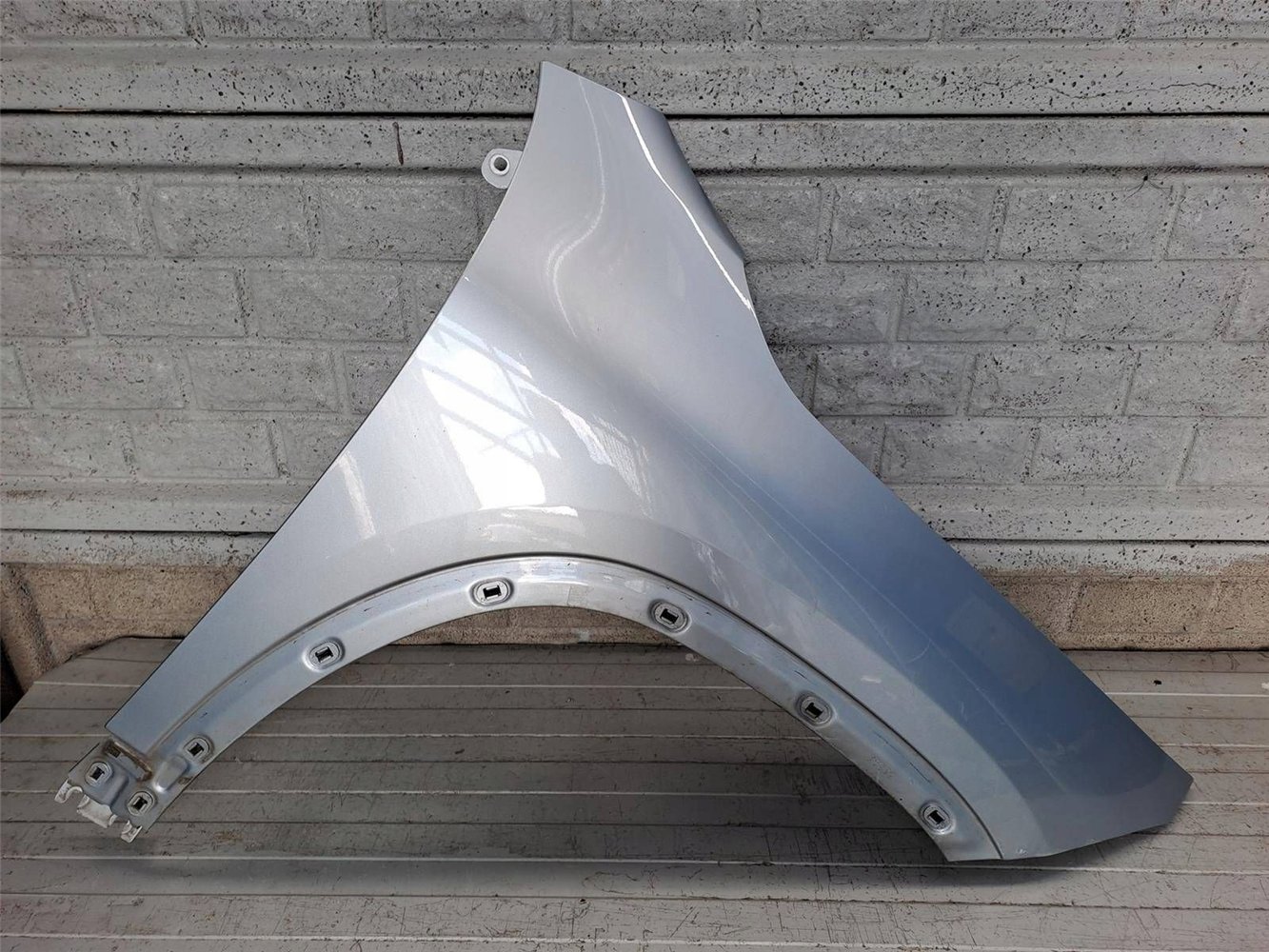 MERCEDES GLA 247 W247 21-24 BŁOTNIK PRAWY PRZEDNI ORYGINAŁ (17817568215)