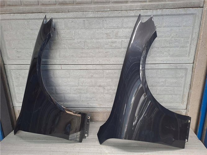 MERCEDES E-KLASA COUPE W238 BŁOTNIK PRZEDNI PRAWY ORYGINAŁ (17817581867)