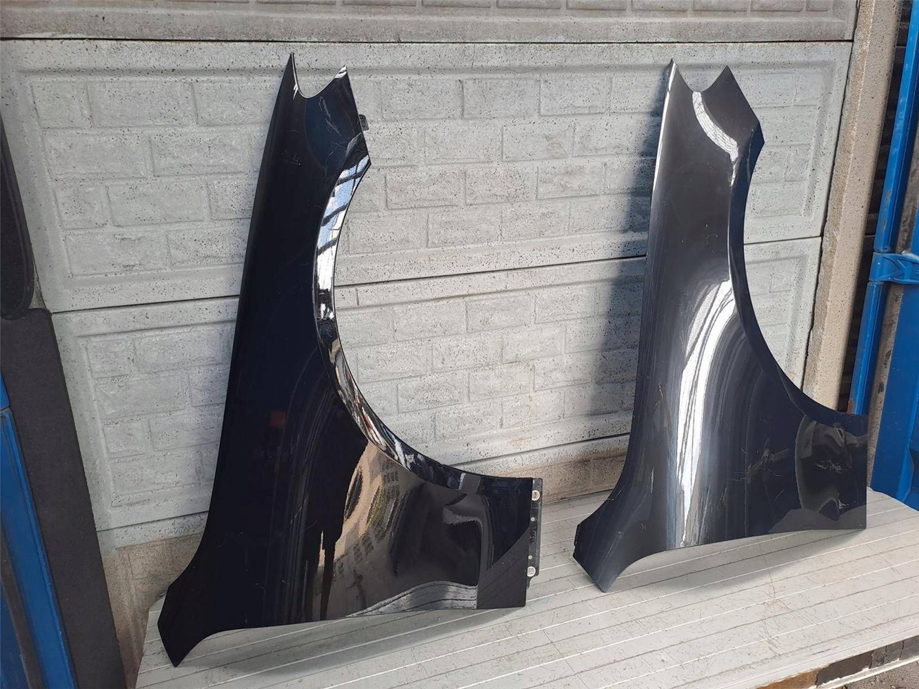 MERCEDES E-KLASA COUPE W238 BŁOTNIK PRZEDNI PRAWY ORYGINAŁ (17817581867)