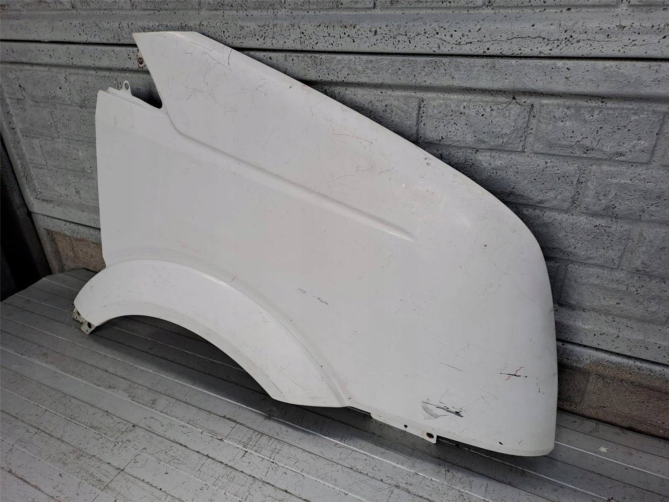 VW CRAFTER 2006 – 2016 BŁOTNIK PRAWY PRZEDNI ORYGINAŁ (17817746487)