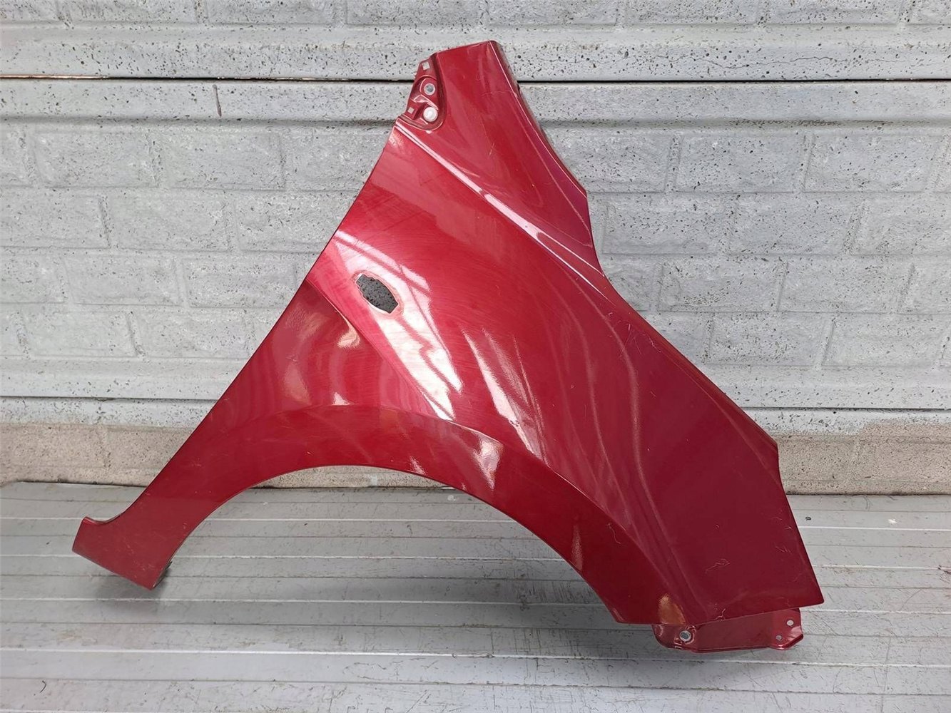 SUZUKI CELERIO 14-20 BŁOTNIK PRZEDNI PRAWY ORYGINAŁ (17819961623)