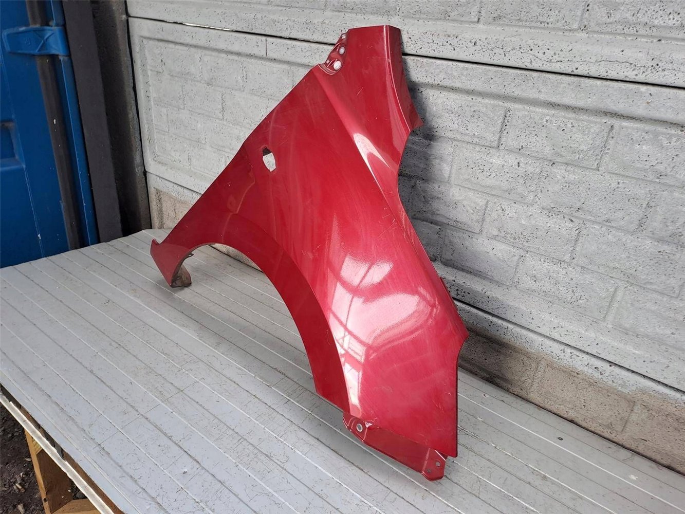 SUZUKI CELERIO 14-20 BŁOTNIK PRZEDNI PRAWY ORYGINAŁ (17819961623)